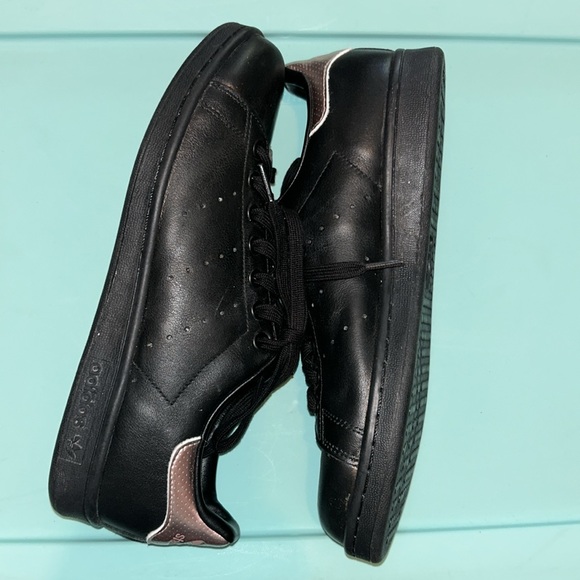 New without tags. Stan smith adidas. Size 9 - Picture 3 of 6
